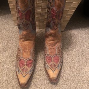 Corral boots hearts and wings